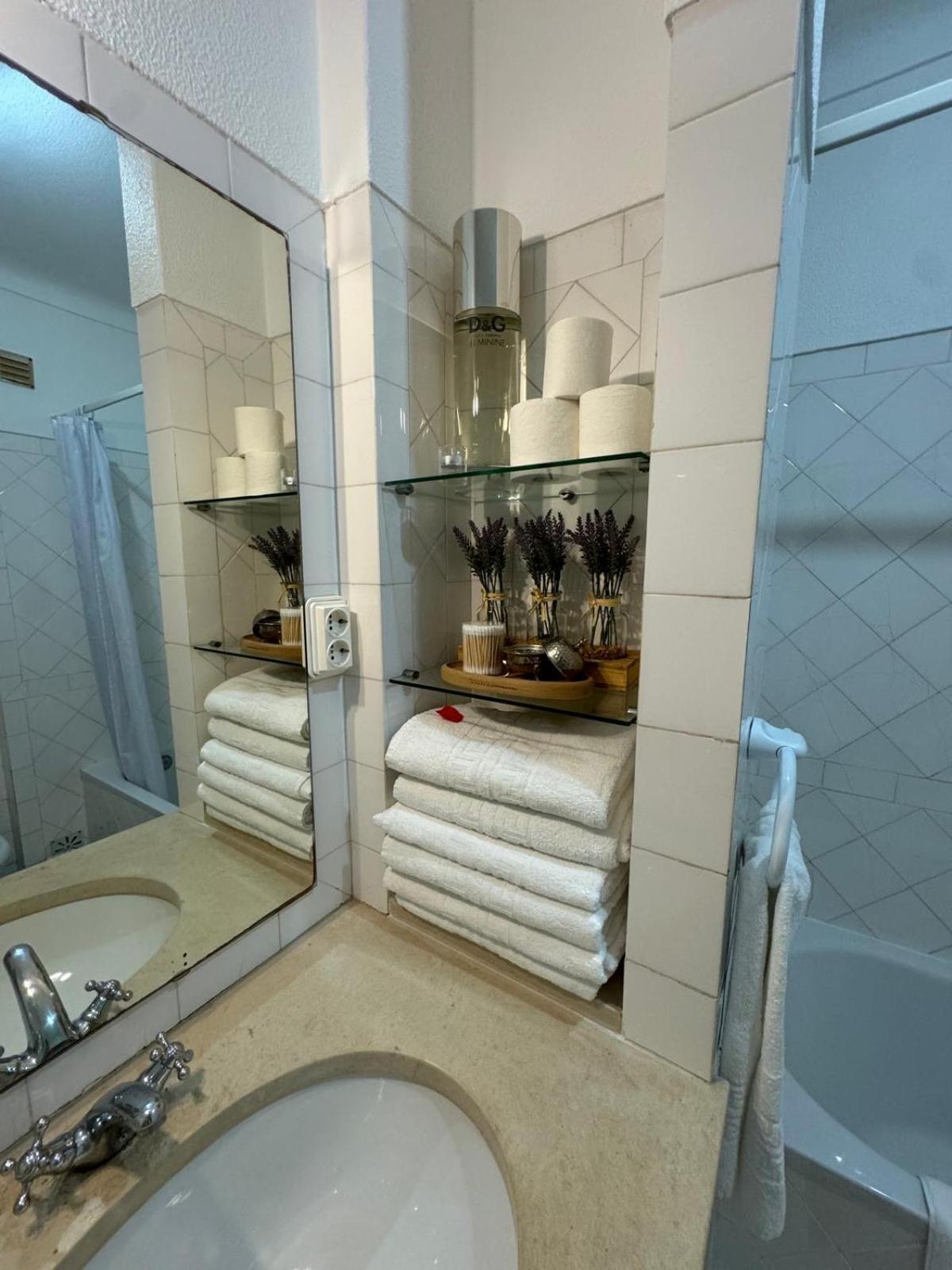 Villa 46 Hostel Lagos Ngoại thất bức ảnh